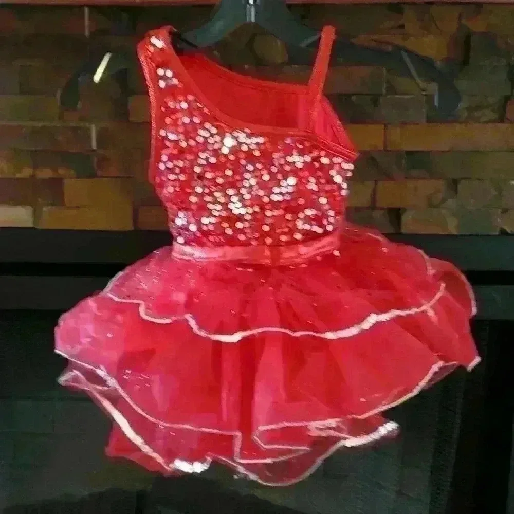 Red and silver one shoulder costume - Picture 4 of 4